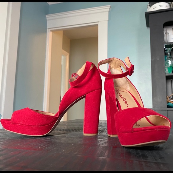 American Rag • Areeta Red Sandals - Picture 2 of 6
